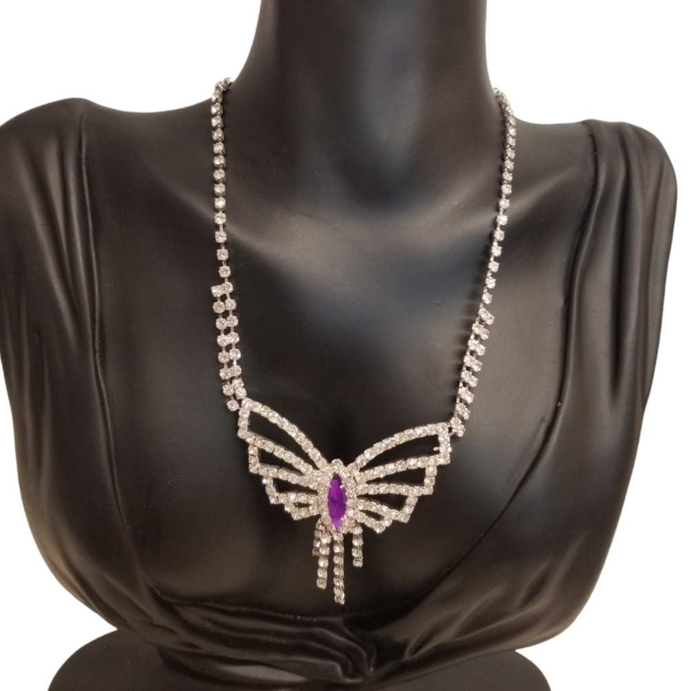 BEAUTIFUL DAINTY SILVERTONE & AUSTRIAN CRYSTAL OPEN DESIGN BUTTERFLY NECKLACE